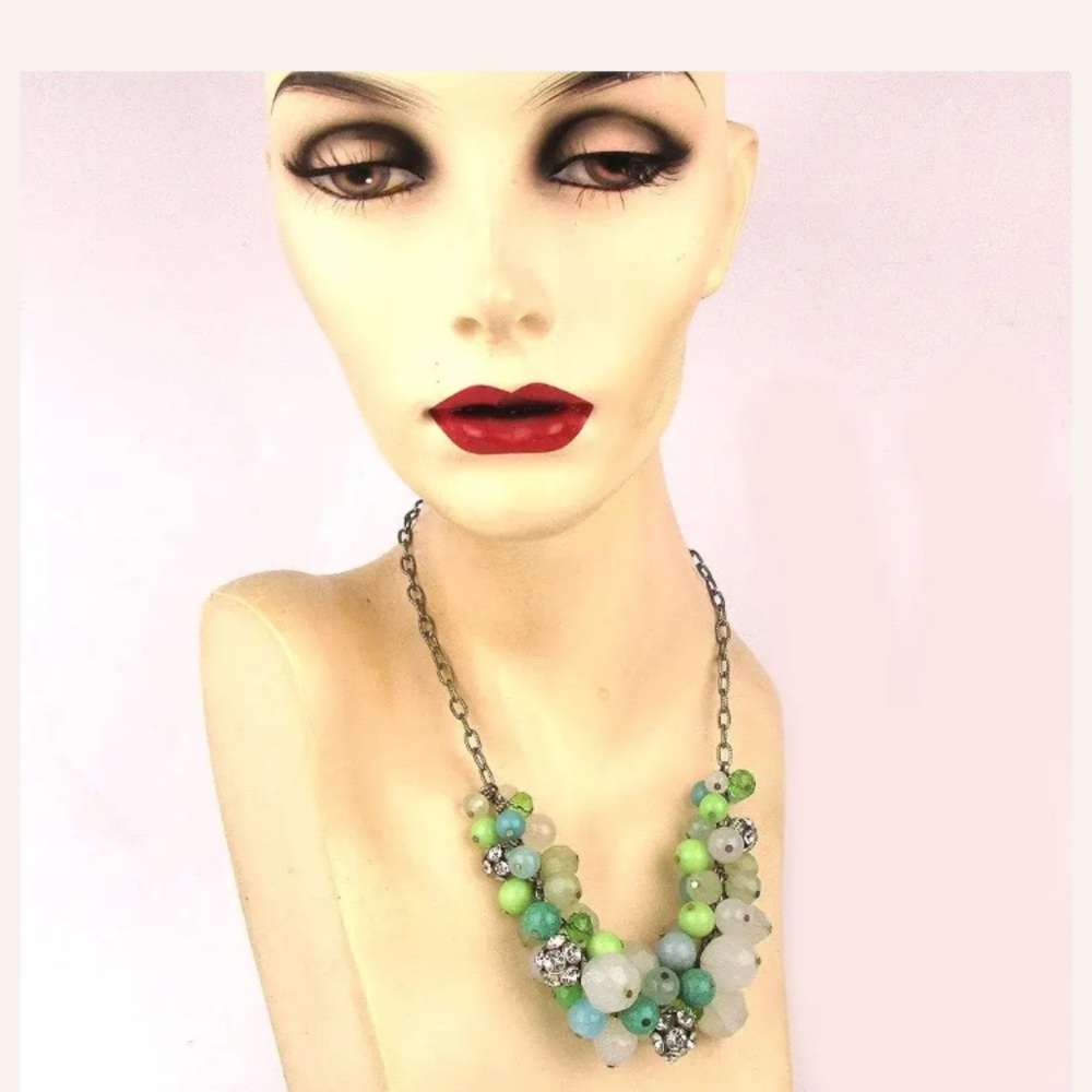 SEAFOAM GREEN  CLEAR  CRYSTALS NECKLACE - Picture 9 of 10
